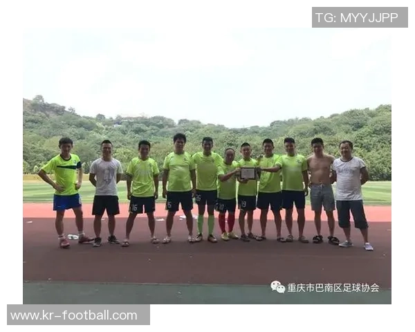 学校足球队本赛季总结与展望团队成长与未来发展方向分析